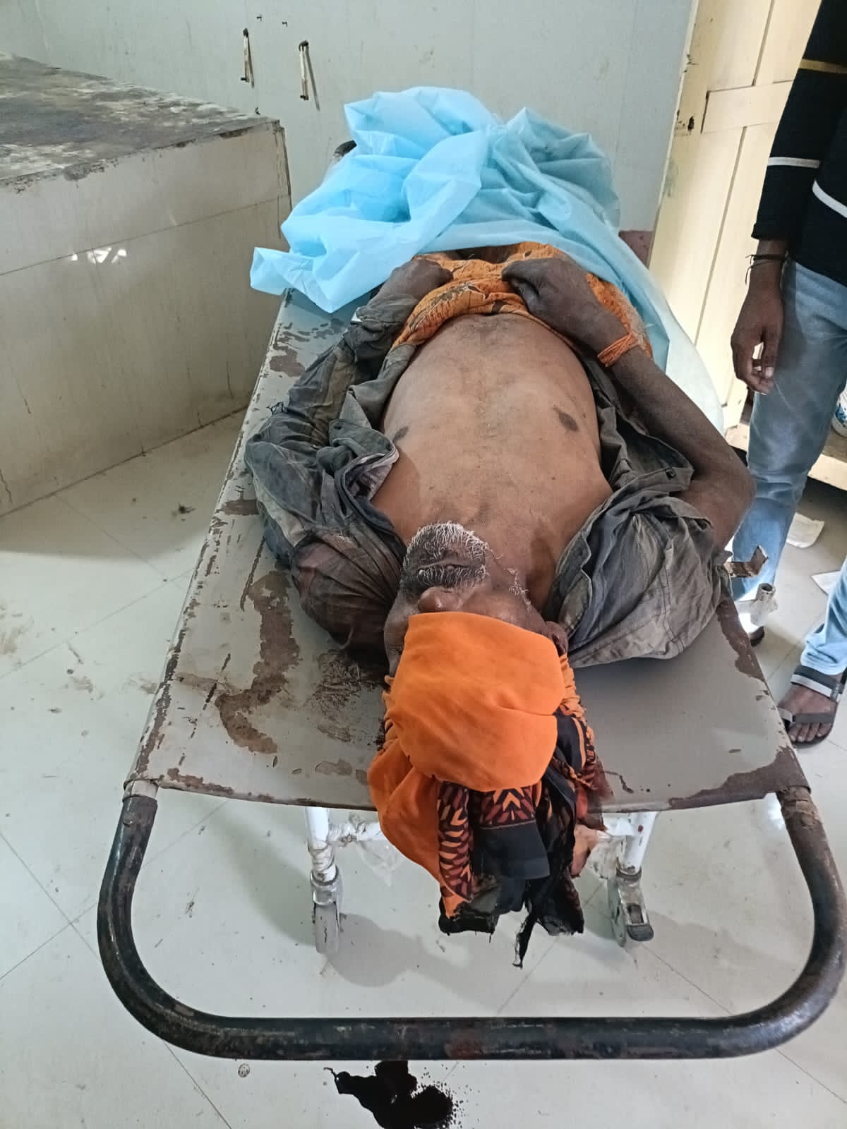 rajgarh, Laborer working , falling of stone