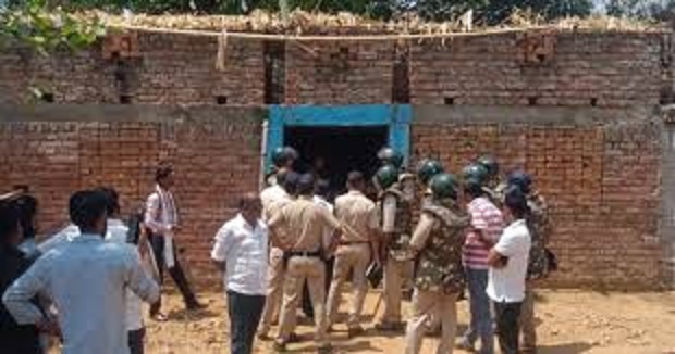 mauganj,  father and two children , Gadra village