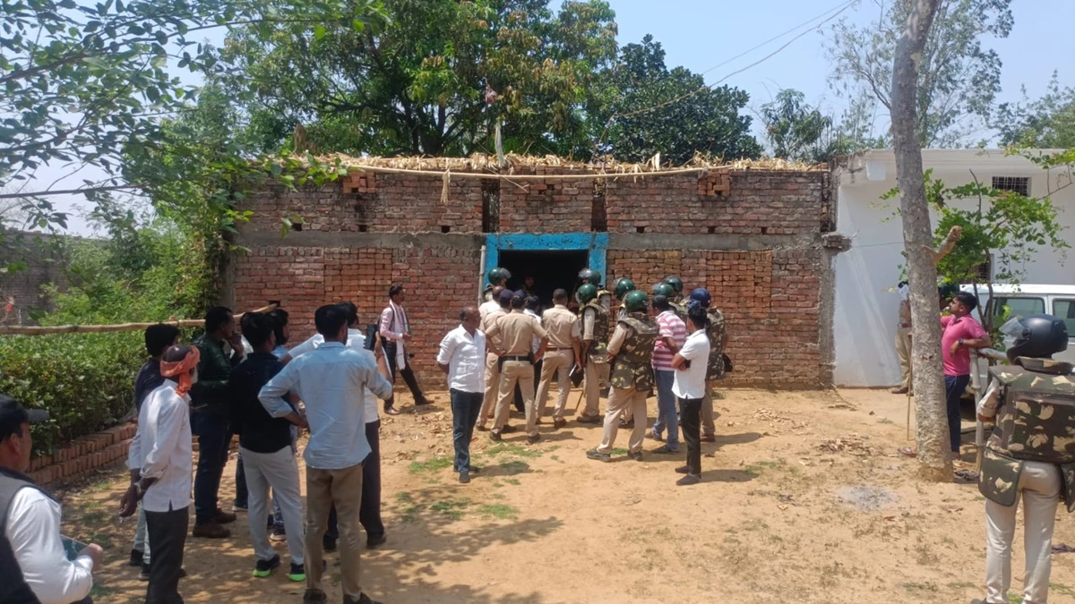 mauganj,  father and two children , Gadra village