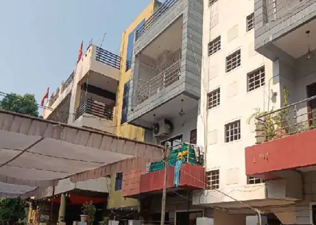 indore,  man killed  wife , with scissors