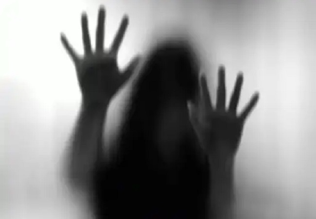 indore,  mute and deaf girl , hostage and raped