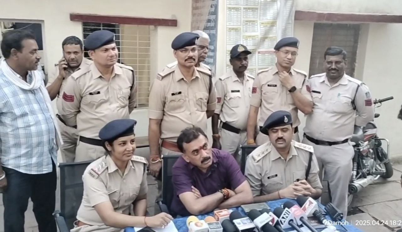 damoh, Blind murder case solved, two including  