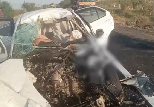 dhar, Uncontrolled car  , four youths died