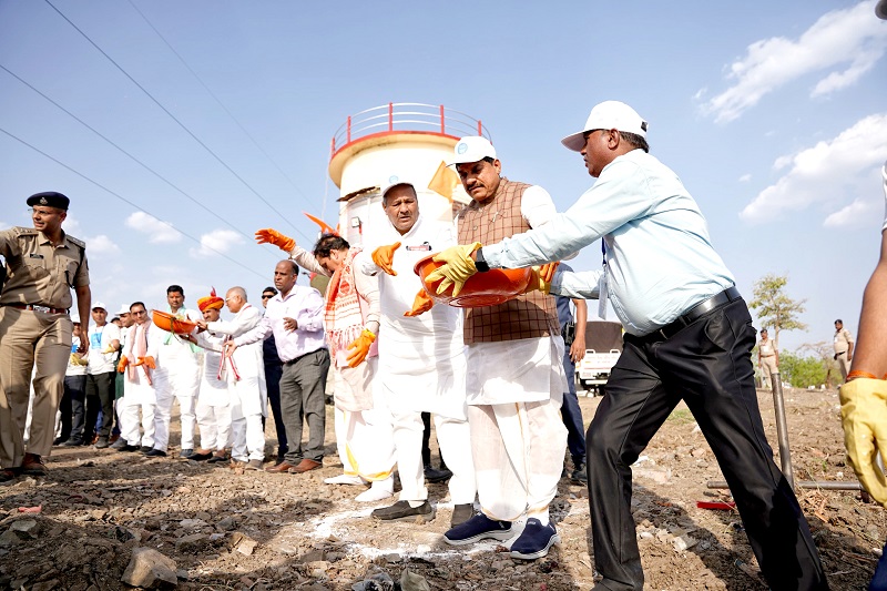 bhopal, Chief Minister along , Jaldoots did Shramdaan 