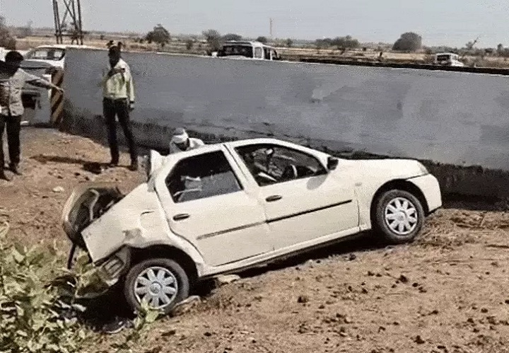 bhopal, Uncontrolled car  , four youths died