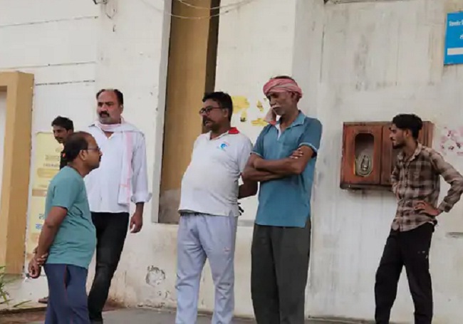 chatarpur, Woman dies, falling into a well