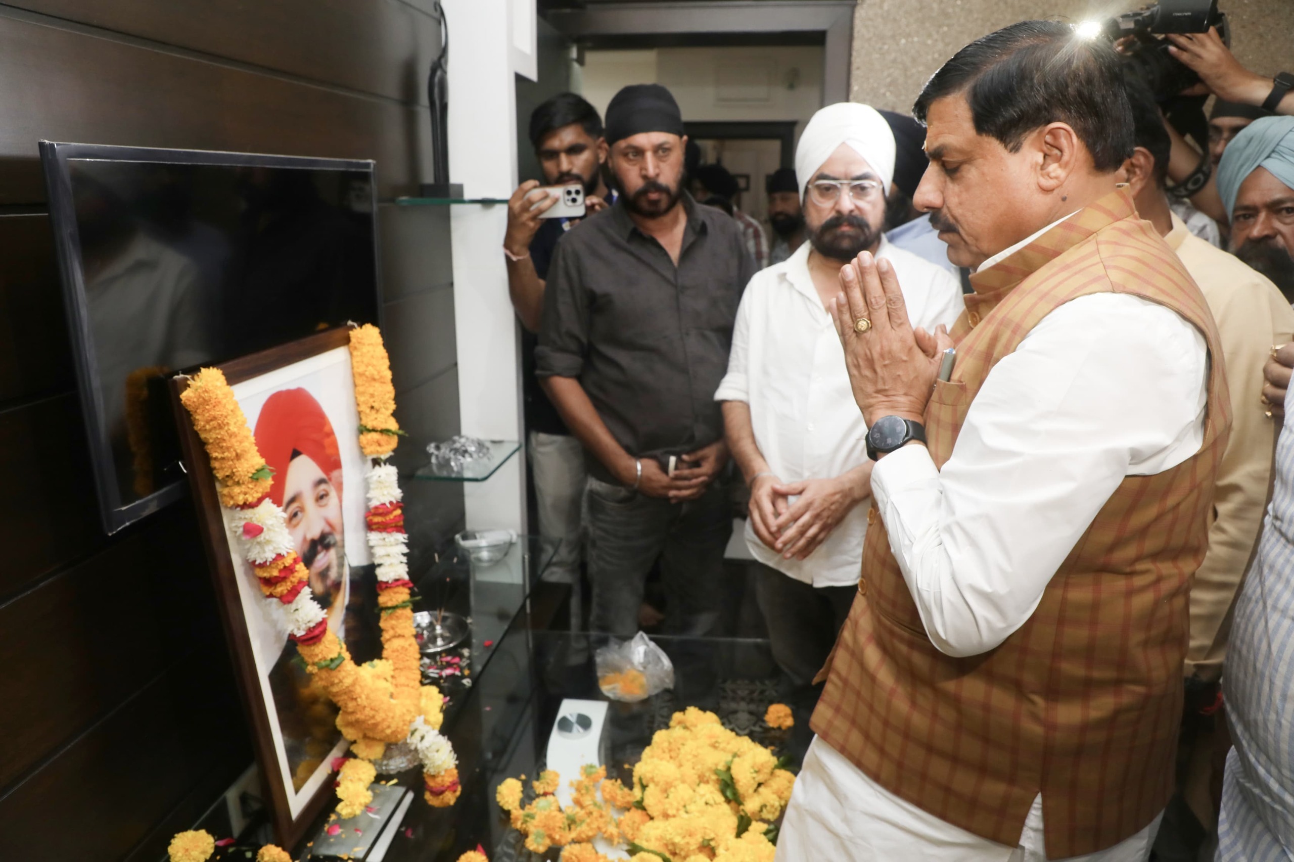 bhopal,   Narendra Saluja , tearful farewell