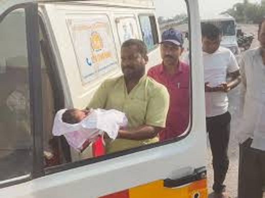 satna, Newborn baby girl, roadside