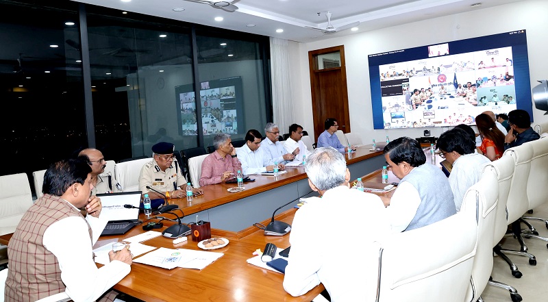 bhopal, Officials   alert mode, ensure civil services 