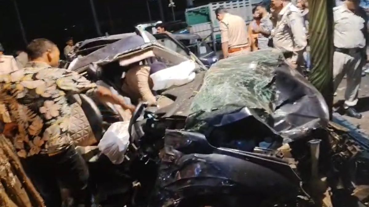 bhopal,  Three people died , car was blown  