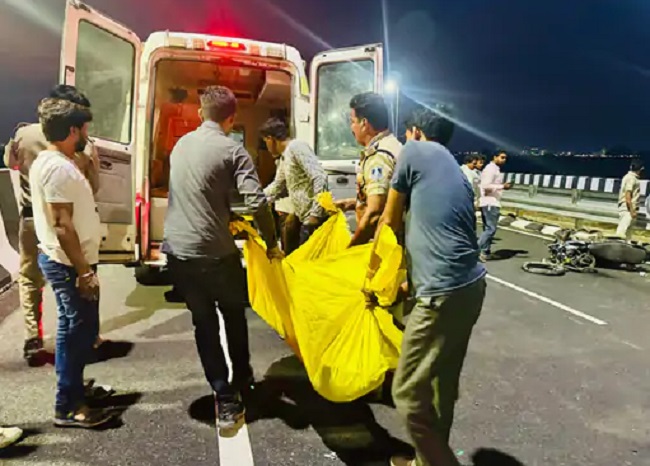 dhar, Two bike riders died ,  collision with Scorpio