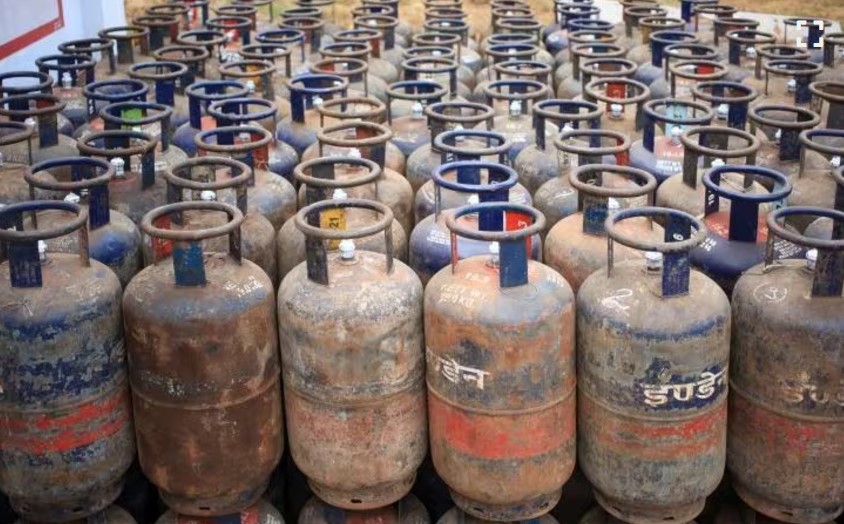 new delhi, Commercial gas cylinders ,become cheaper