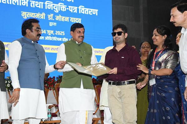 bhopal, Chief Minister distributed ,appointment letters 