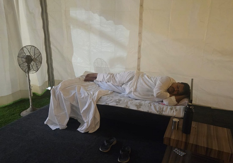 bhopal, Energy Minister Tomar , night in a tent 