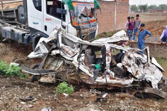 jhabua,   cement overturned  , nine people died