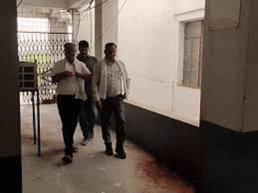 rewa,   Collectorate office, taking a bribe  