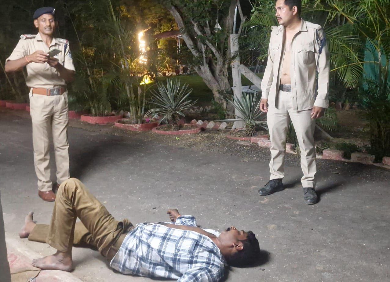 damoh, Attempt to burn ,constable alive