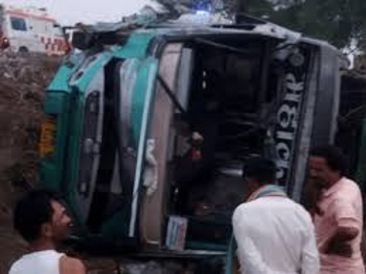 raisen,   bus full of passengers ,overturned  