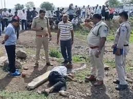 khandwa,  unknown person, passenger waiting room