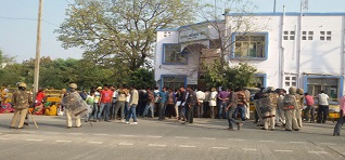 अवैध उत्खनन  से नाराज़ विधायक जी नगर पालिका पहुंचे