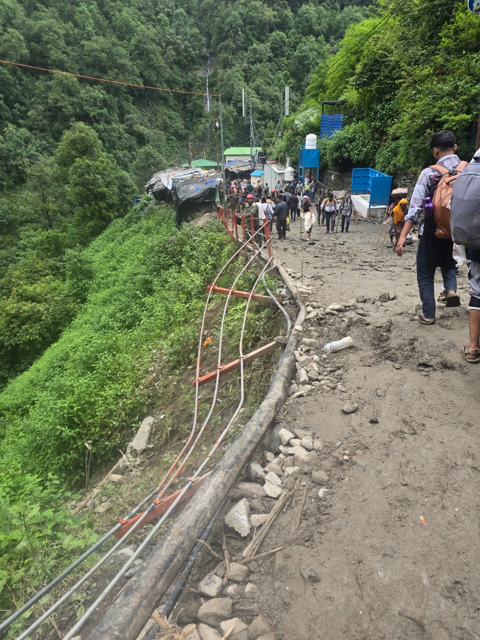 rudraprayag, Landslide on Kedarnath Yatra,   two palanquin workers died