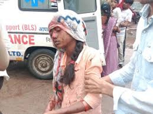 tikamgarh,  pickup vehicle,temple overturned