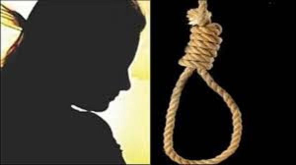 bhopal,   woman committed suicide , hanging herself  