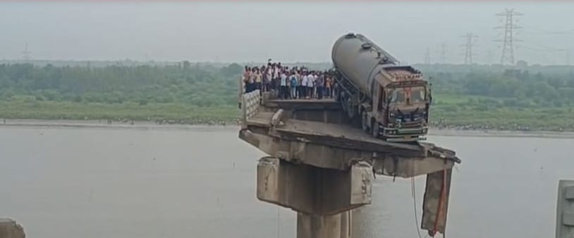 vadodra, Gujarat bridge accident , nine died
