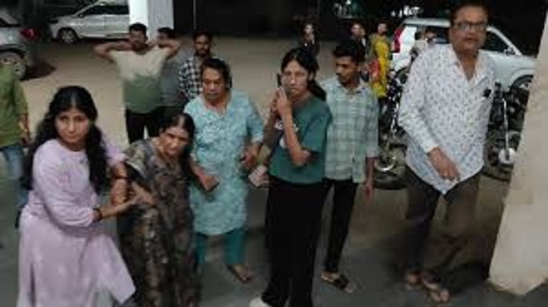 dhar,   family travelling , Rau-Khalghat four-lane