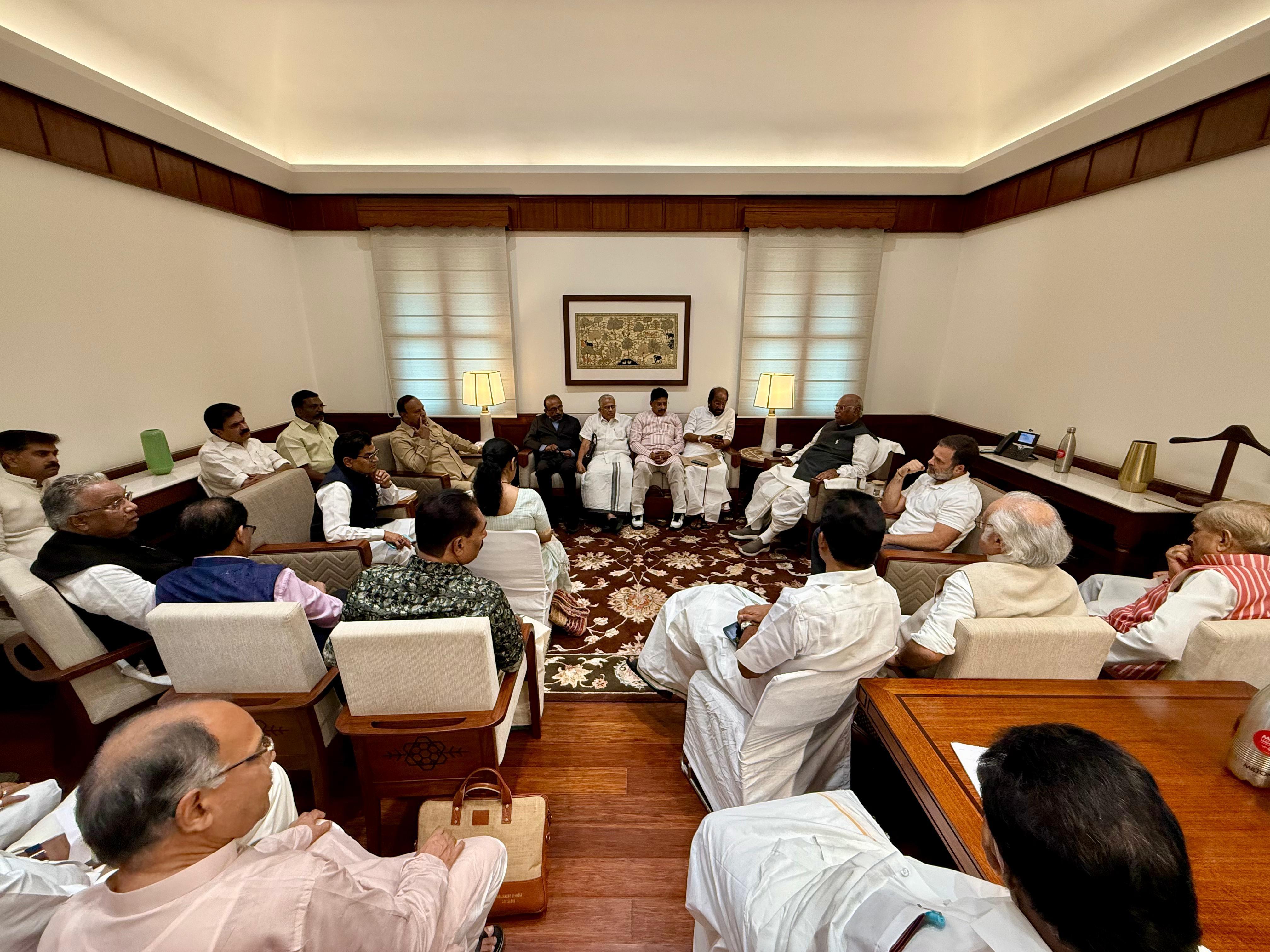 new delhi, Opposition demands .Prime Minister 