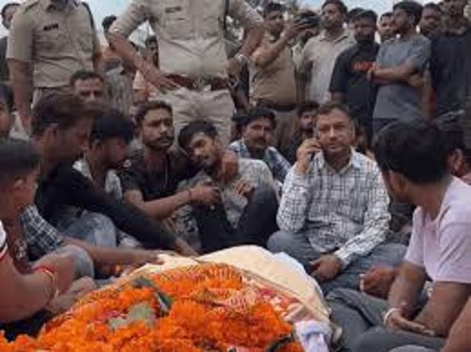 dewas, Outsourced electricity ,worker dies  