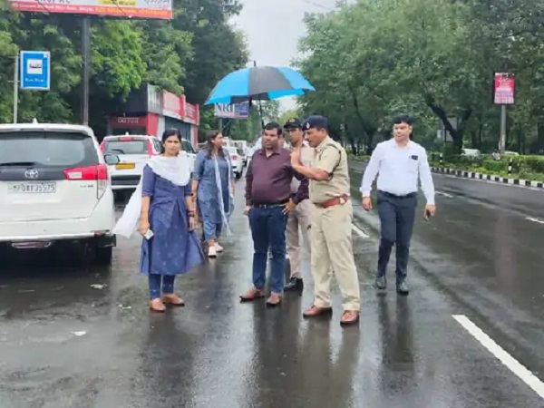 bhopal, collector came ,amidst the rain