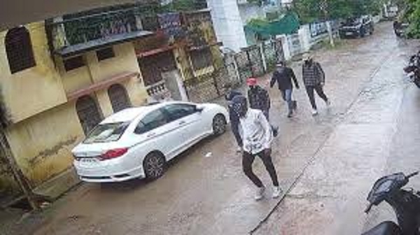 satna, Masked miscreants , businessman