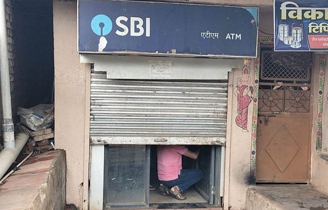 guna,   miscreants cut , ATM  