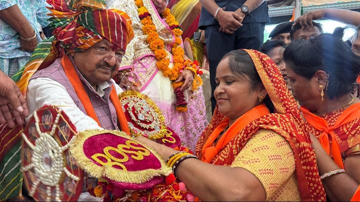 indore, Mothers and sisters ,Vijayvargiya