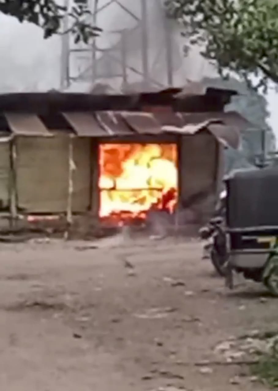 rajgarh, Five gas cylinders ,CSC point exploded