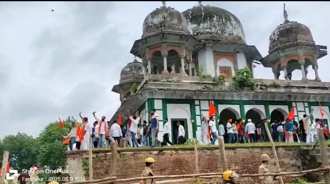 fatehpur, Hindu organizations , hoisted flag  