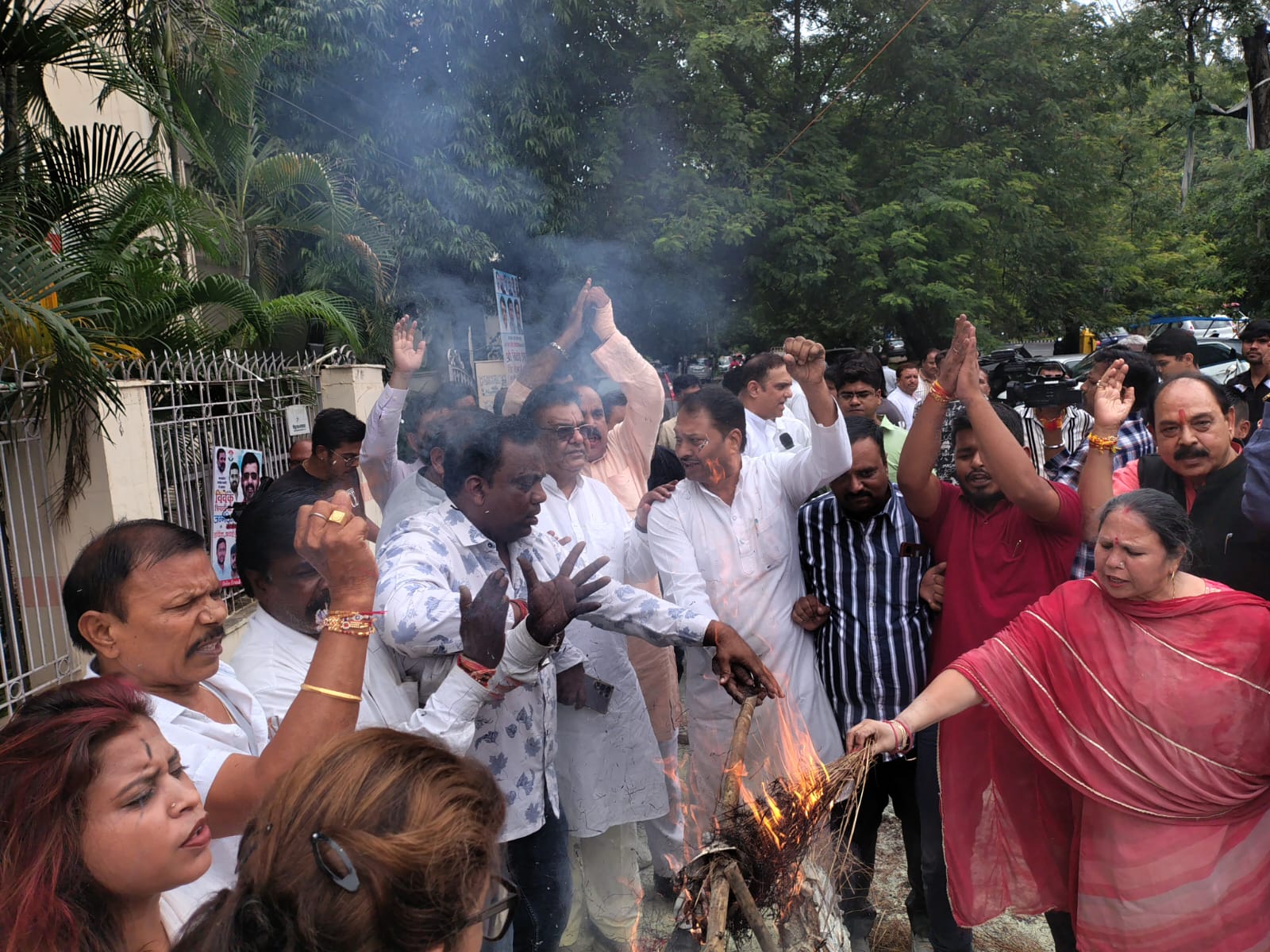 bhopal, District Congress Committee ,burnt effigy  
