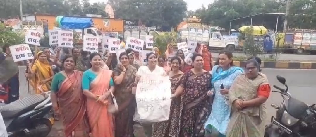 rajgarh, Women protested , Congress leader