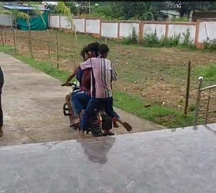 anuppur, Four miscreants entered, government hospital  