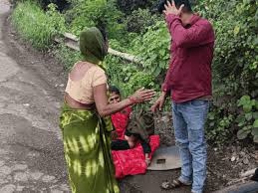 burhanpur,Truck hits bike, 5 year old girl dies