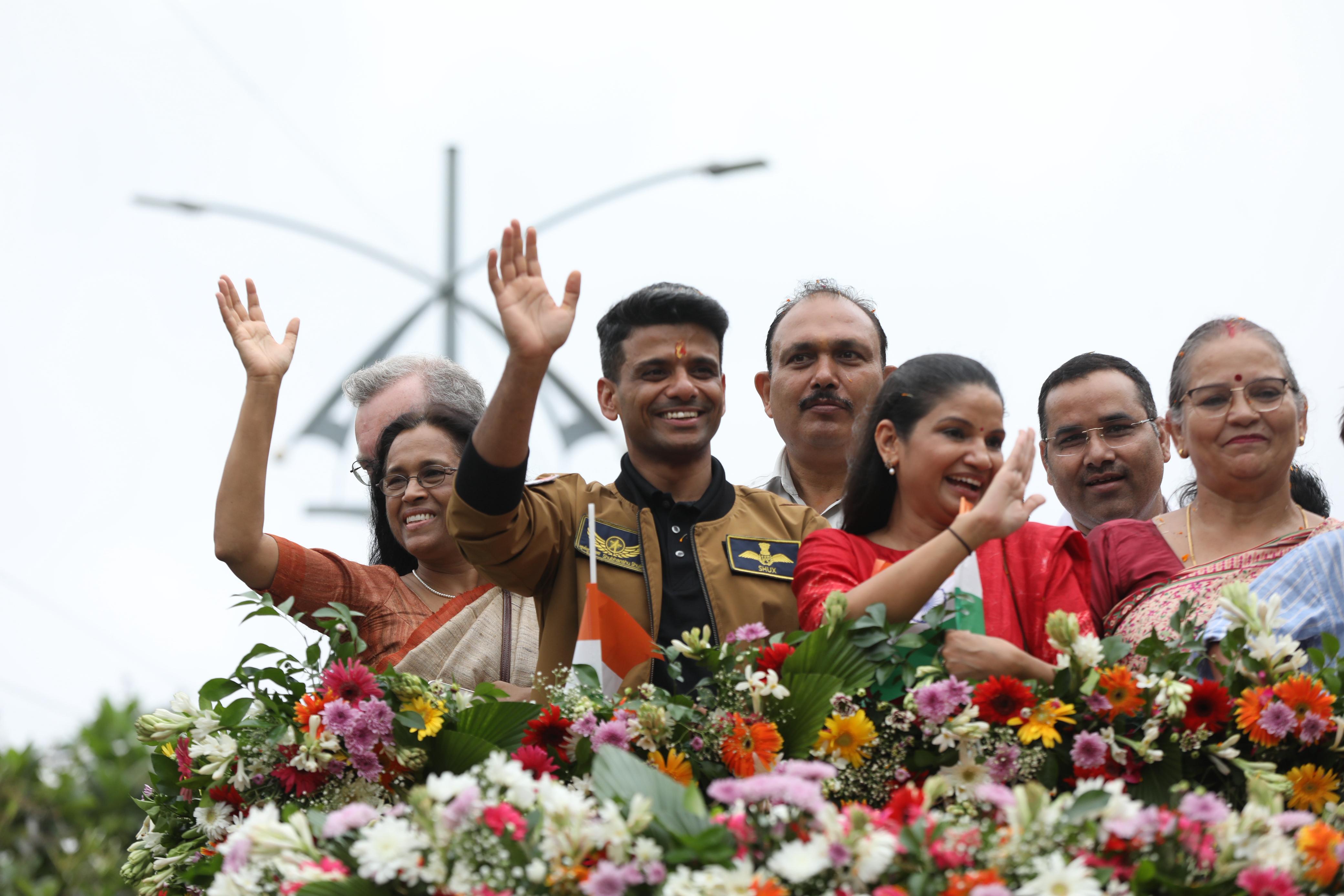 lucknow, Shubhanshu Shukla ,students