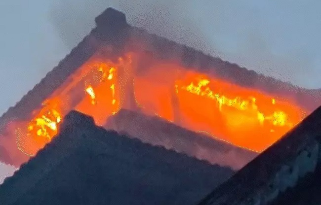 indore,   huge fire broke out, Holkar carpet building