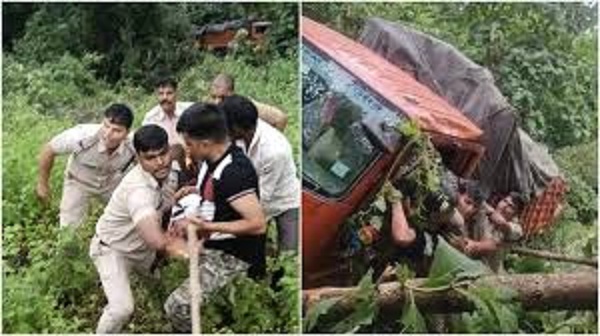 dewas,   mini truck , Ashta-Kannaud road 