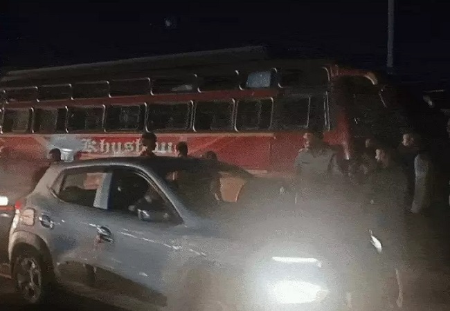 raisen,   bus crushed a woman , newborn baby 