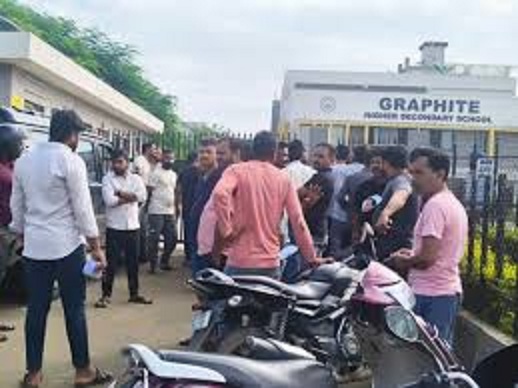 bhopal, School van driver, dragged an 8-year-old 