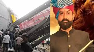   Khandwa,   dumper hit a Tavera car ,dragged it 40 feet