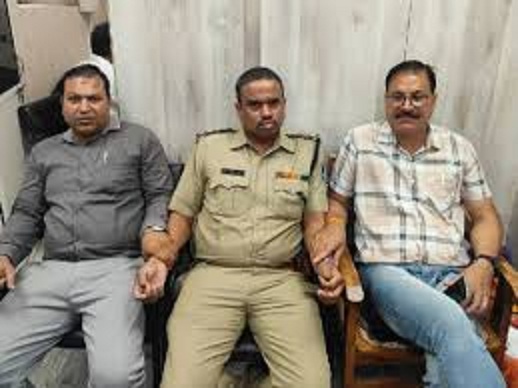   Indore, Lokayukta caught SI ,red handed  