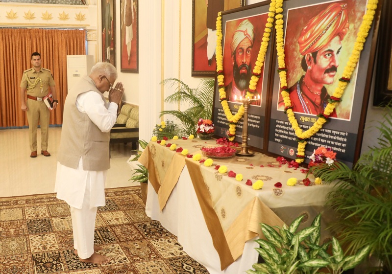 bhopal, Governor Patel ,paid homage  