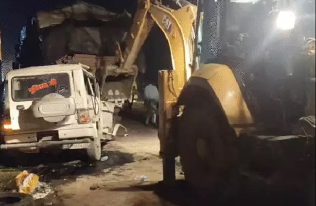 bhopal, Bolero collided , truck parked  